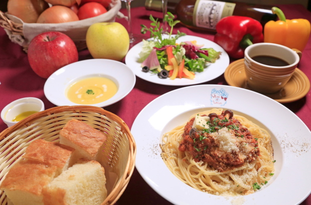 ランチタイム880円(税込) スープ・サラダ・自家製フォカッチャ・珈琲or紅茶 付