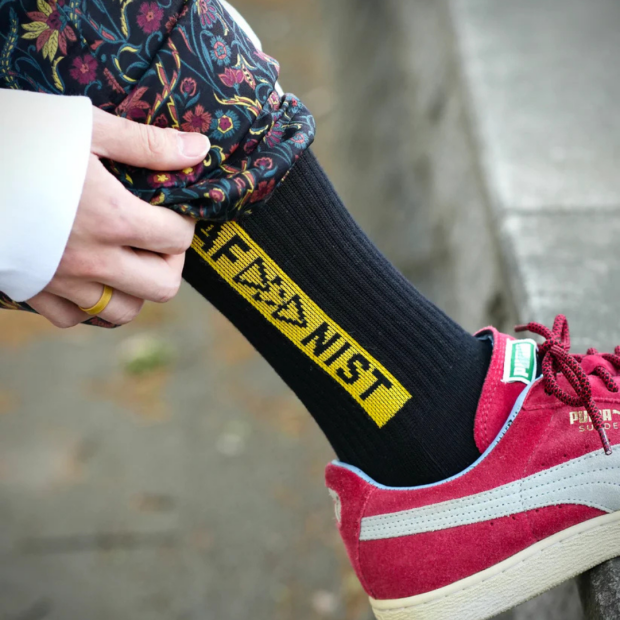 走り出したくなる一足 🧦 『BOLT LINE SOCKS』