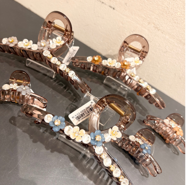フラワーアクリルバンスクリップ💐💠